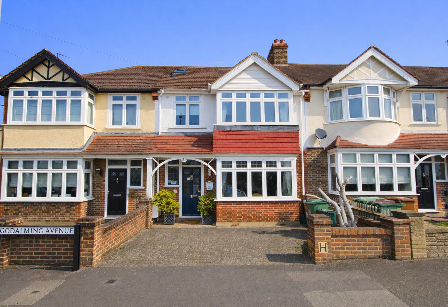 4 bed property in Godalming Avenue, Wallington
